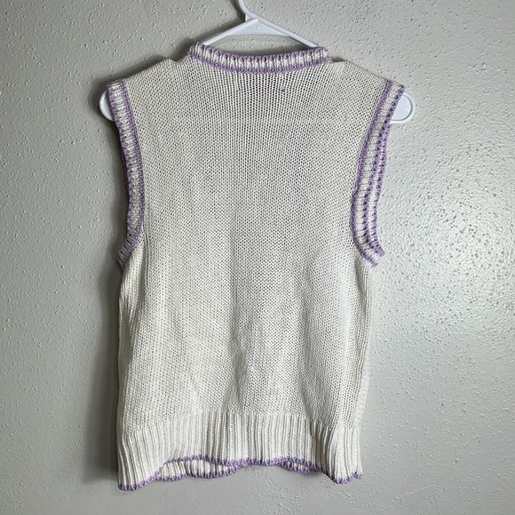 Yarnworks petite size small white vest with lavender trim - Picture 6 of 7